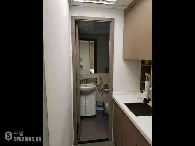 Sheung Wan - Des Voeux Building 04