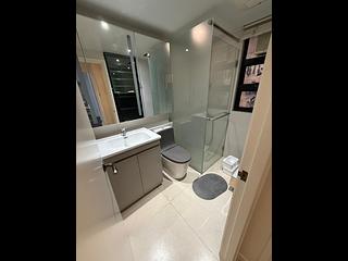Mid Levels Central - Elegant Terrace 03