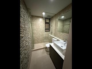 Mid Levels Central - Elegant Terrace 04