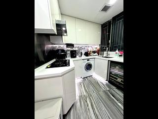 Yau Ma Tei - Parc Palais Block 1 02