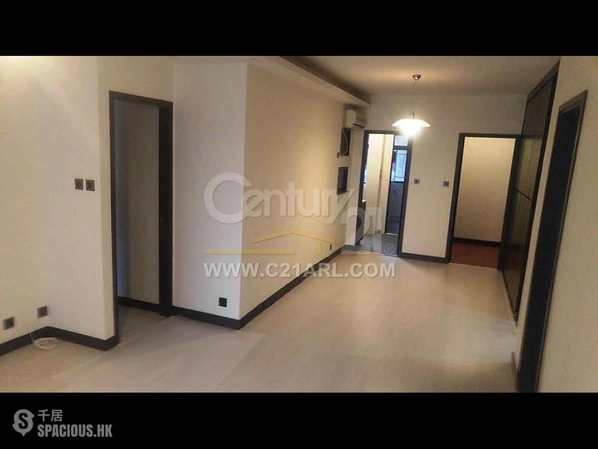 Mid Levels Central - Elegant Terrace 01