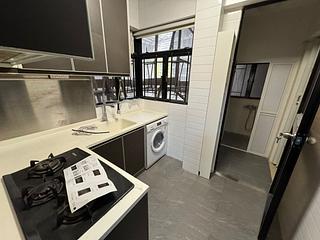 Mid Levels Central - Elegant Terrace 02