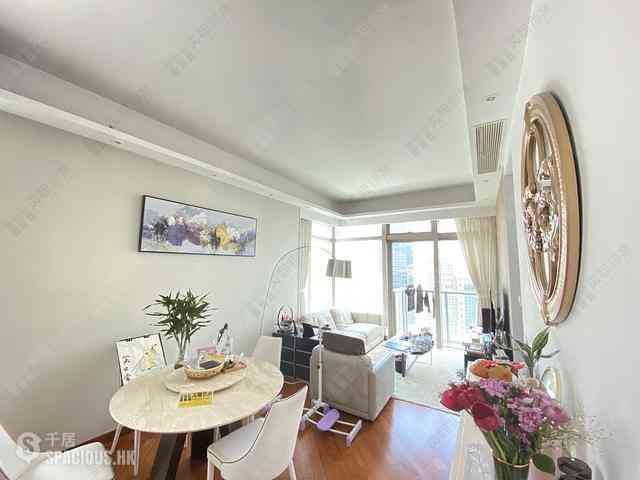 Wan Chai - The Avenue Phase 2 Block 1 01