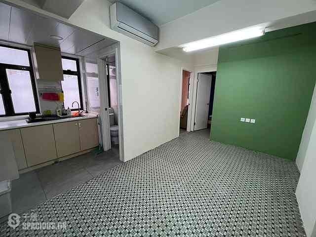 Sai Ying Pun - Wing Fong Mansion 01
