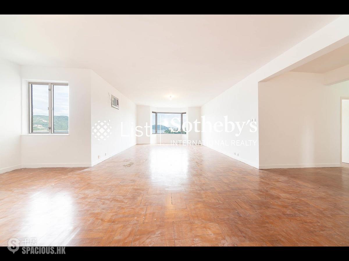Stanley - Grosse Pointe Villa 01