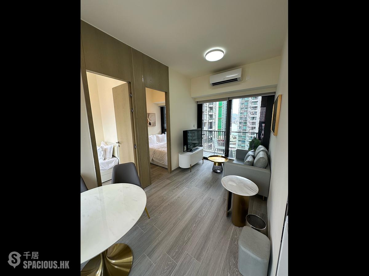 Sai Ying Pun - The Queens 01