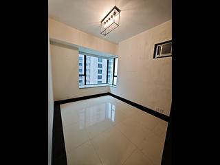 Mid Levels Central - Hillsborough Court Block 2 06