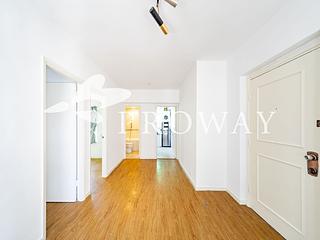 Mid Levels Central - Maxluck Court 04