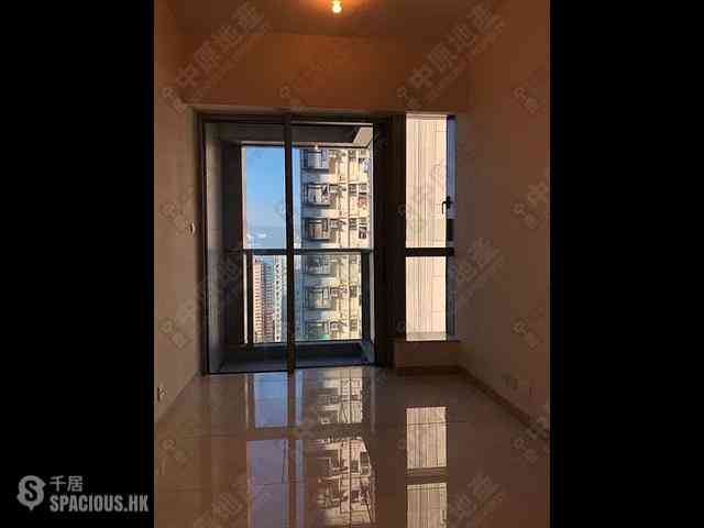 Sai Ying Pun - King's Hill 01