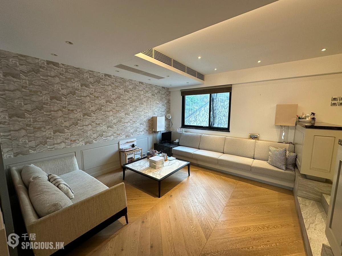 Chung Hom Kok - Pinewaver Villas 01