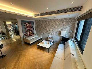Chung Hom Kok - Pinewaver Villas 02