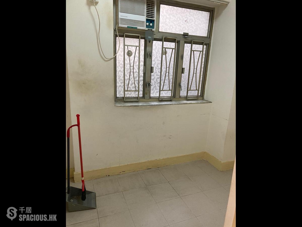 Wan Chai - Four Sea Mansion 01