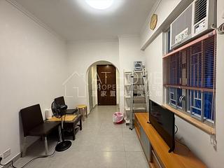 Shek Tong Tsui - Chong Yip Centre 03