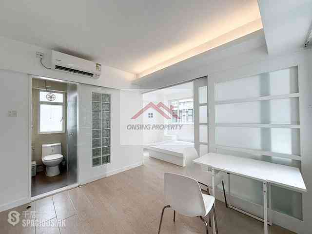 Wan Chai - Kin On Building 01