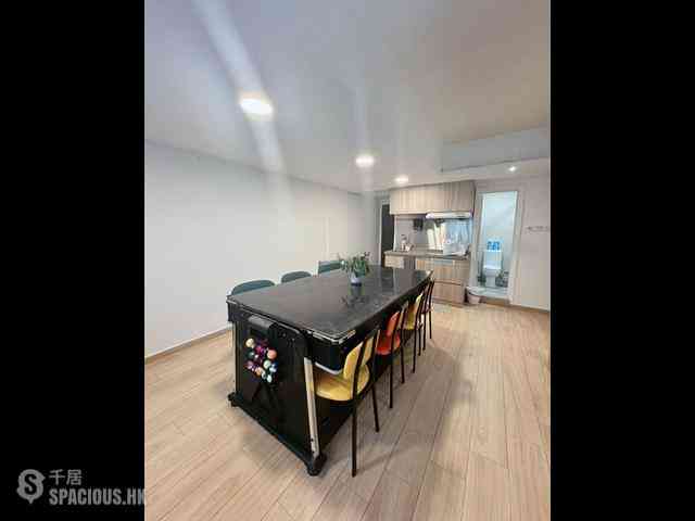 Wan Chai - Kiu Hong Mansion 04