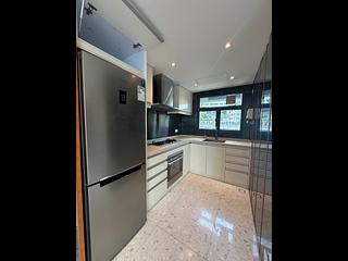Mid Levels West - 80 Robinson Road 02