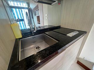 Wan Chai - The Avenue Phase 2 Block 2 06