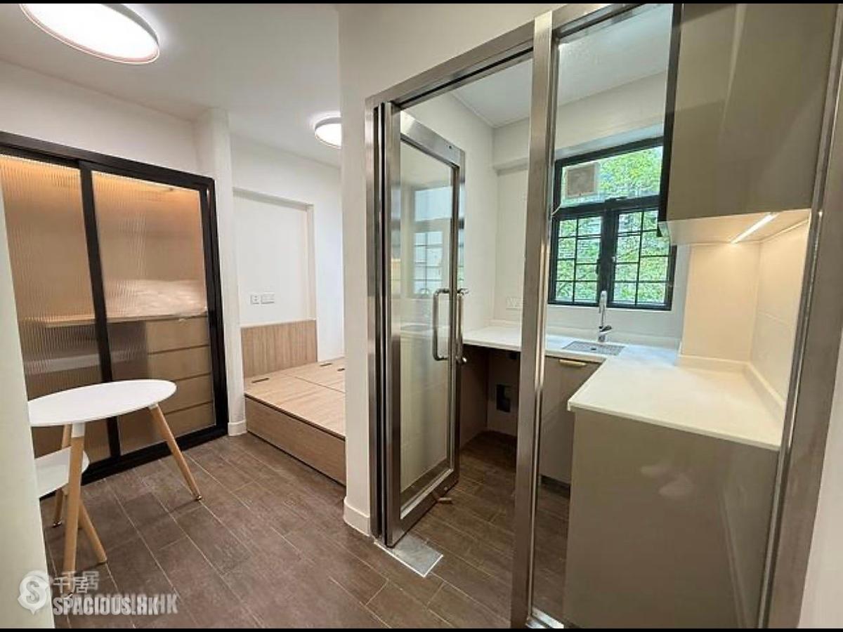Sheung Wan - 64, Bonham Strand 01