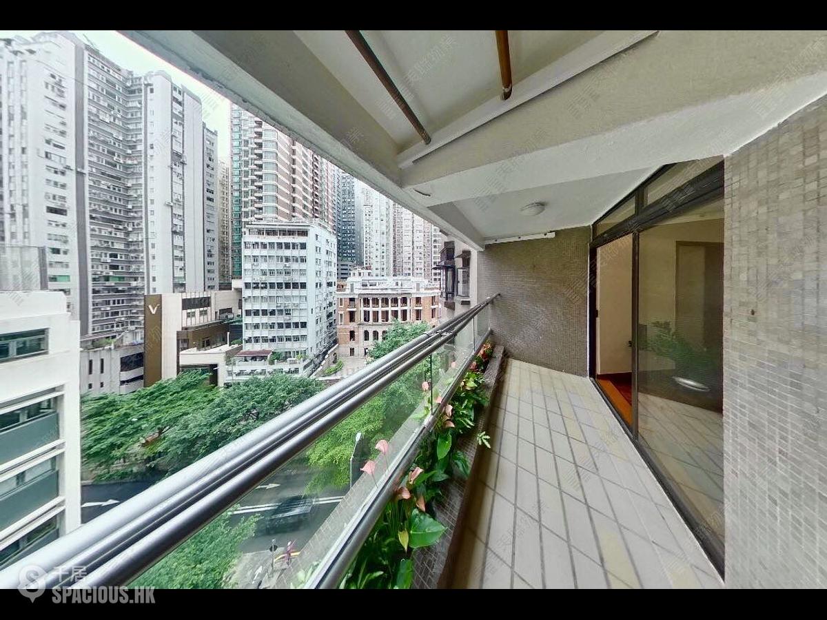 Soho - Albron Court 01