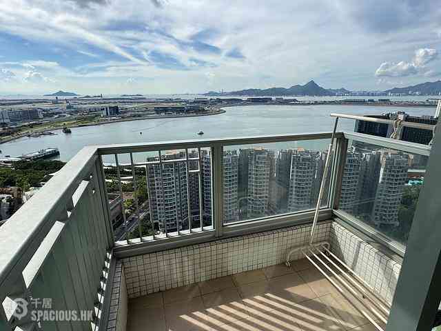 Tung Chung - Coastal Skyline Phase 3 La Rossa 01