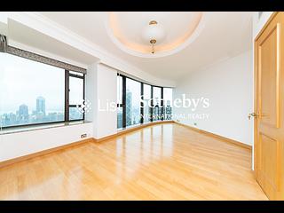 Mid Levels Central - Fairlane Tower 06