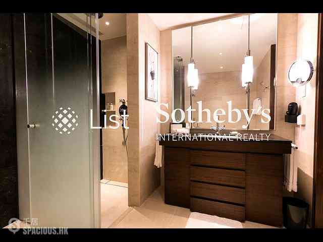 Central - Four Seasons Place 04