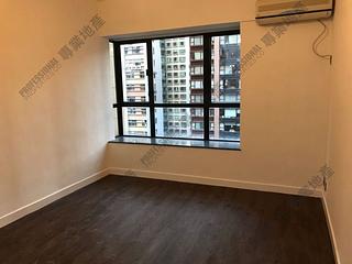 Mid Levels Central - Elegant Terrace 03