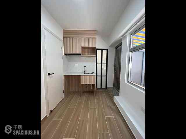 Sai Ying Pun - 248-254, Queen's Road West 01