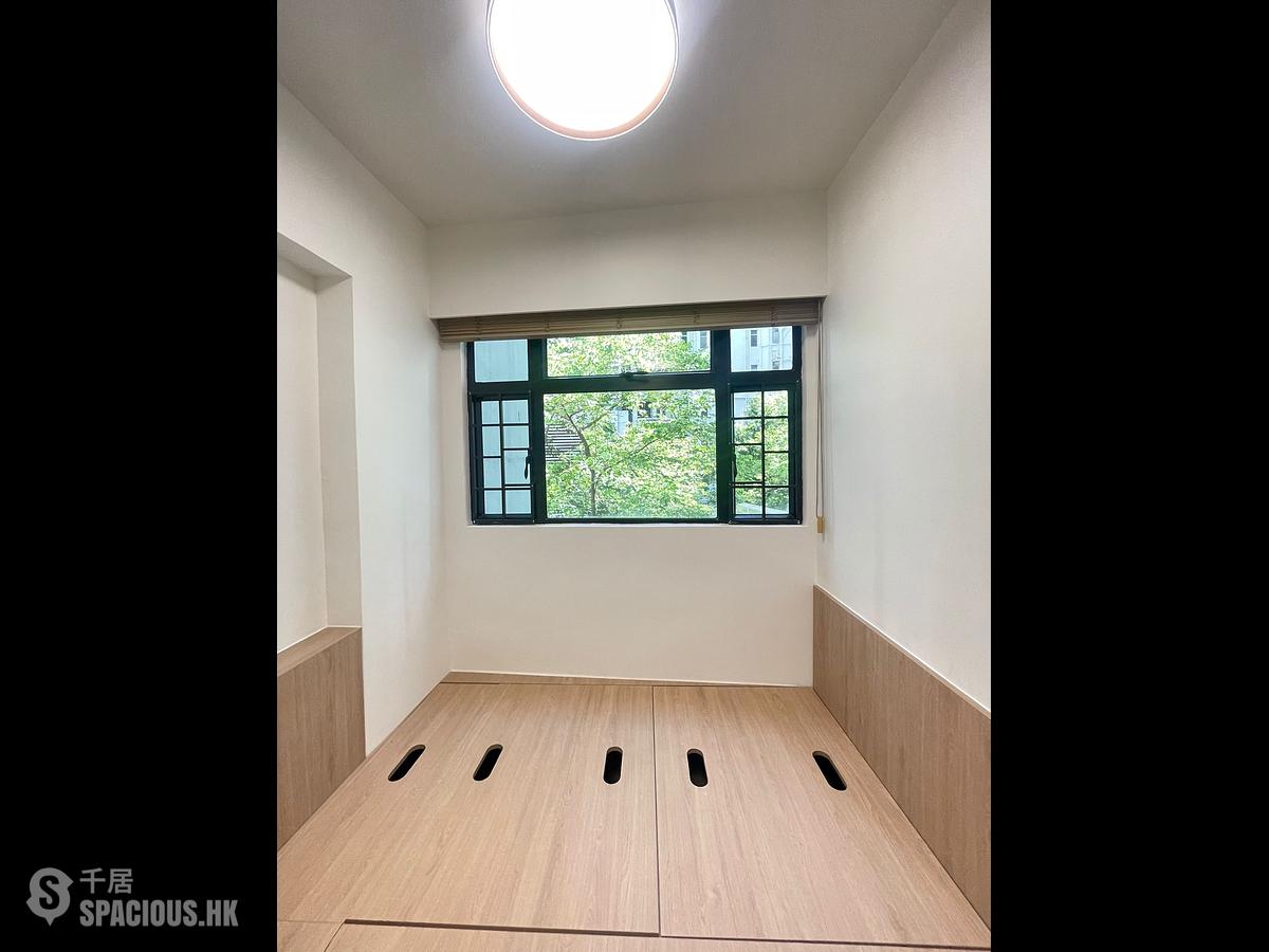 Sheung Wan - 64, Bonham Strand 01