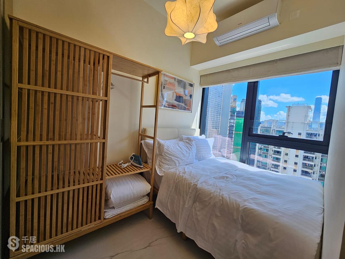 Sai Ying Pun - The Queens 01