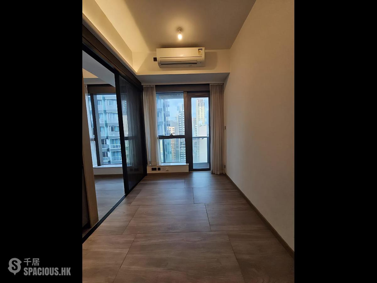 Sai Ying Pun - Two・Artlane 01