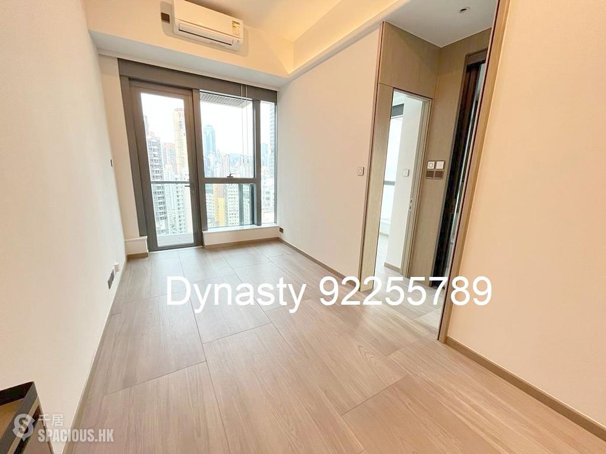 Sai Ying Pun - Two・Artlane 01