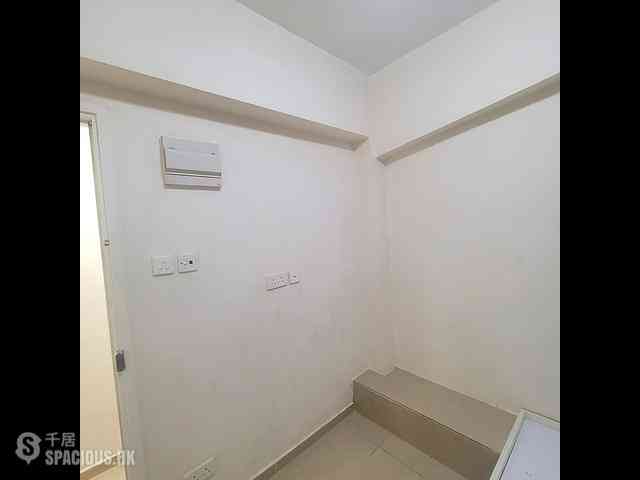 Mong Kok - Lee Kwan Building 04