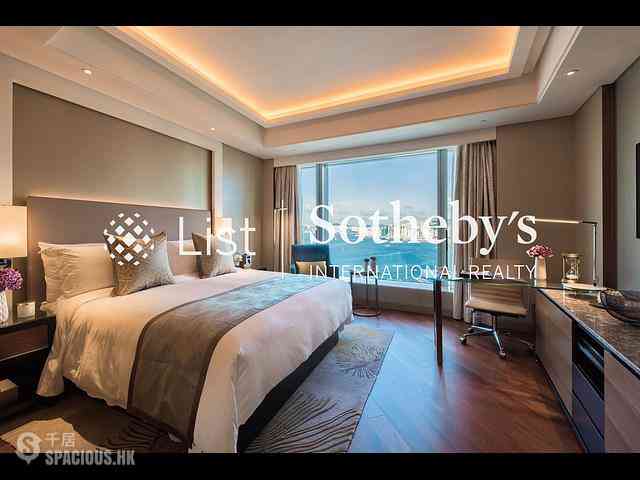 Central - Four Seasons Place 01
