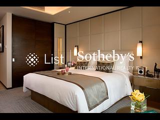 Central - Four Seasons Place 05