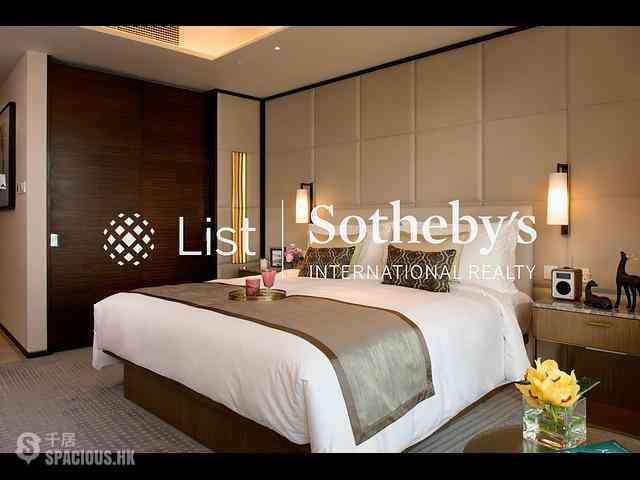 Central - Four Seasons Place 05