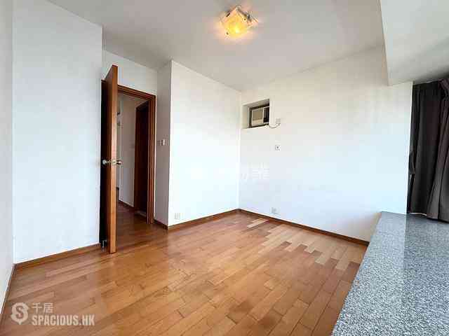 Tung Chung - Seaview Crescent Block 3 08