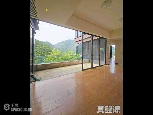 Chung Hom Kok - City Icon Block 2 04