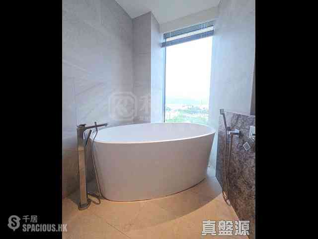 Chung Hom Kok - City Icon Block 2 05