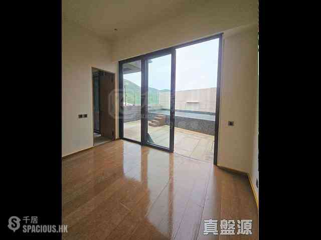 Chung Hom Kok - City Icon Block 2 07