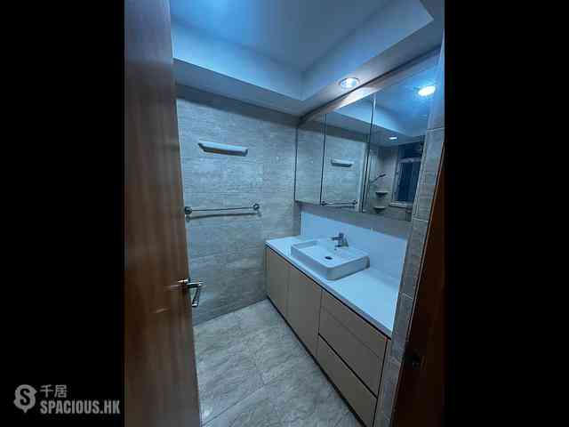 West Kowloon - The Waterfront Phase 2 Block 7 06