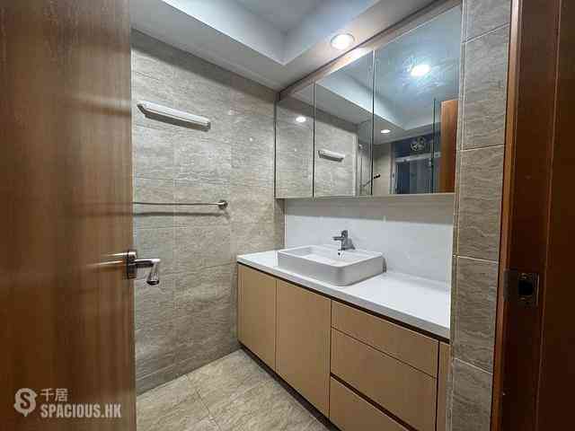 West Kowloon - The Waterfront Phase 2 Block 7 07