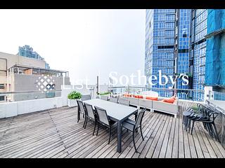 Mid Levels Central - Merry Court 05