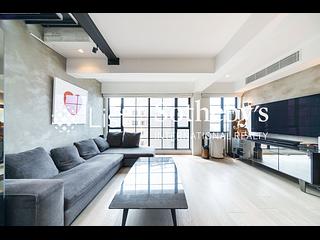 Mid Levels Central - Merry Court 06