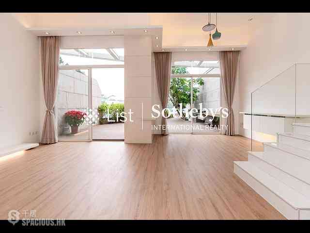 Chung Hom Kok - 33, Cape Road 01