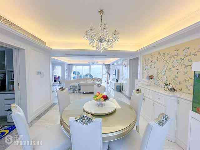 Mid Levels West - Serene Court 01
