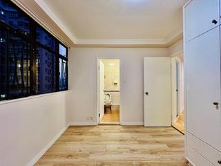 Mid Levels Central - Roc Ye Court 03