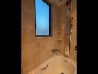 Wan Chai - The Avenue Phase 1 Block 5 07