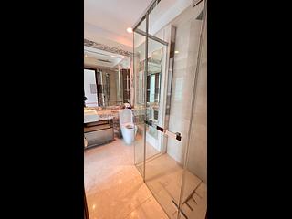 Wan Chai - The Avenue Phase 2 Block 3 05