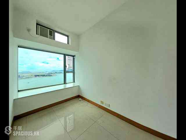 Tung Chung - Coastal Skyline Phase 3 La Rossa Block B (Block 8) 16
